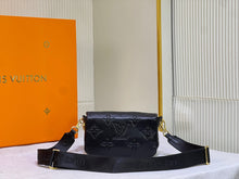 Load image into Gallery viewer, LB763 Wallet on Strap Bubblegram / 7.9 x 4.7 x 2.4 inches