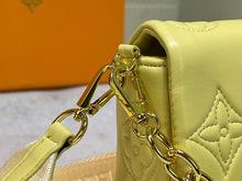 Load image into Gallery viewer, LB764 Wallet on Strap Bubblegram / 7.9 x 4.7 x 2.4 inches