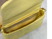 Load image into Gallery viewer, LB764 Wallet on Strap Bubblegram / 7.9 x 4.7 x 2.4 inches