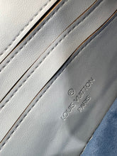 Load image into Gallery viewer, LB765 Wallet on Strap Bubblegram / 7.9 x 4.7 x 2.4 inches