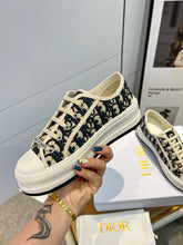 Load image into Gallery viewer, SE1049 DR Walk'n'Dior Platform Sneaker / Size4-11