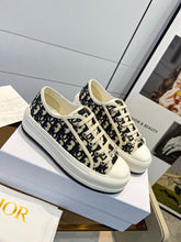 Load image into Gallery viewer, SE1049 DR Walk'n'Dior Platform Sneaker / Size4-11