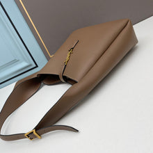 Load image into Gallery viewer, YSK202 le 5 à 7 soft small hobo bag in smooth leather / 10.2x10.2x3.1inch