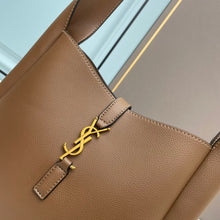 Load image into Gallery viewer, YSK202 le 5 à 7 soft small hobo bag in smooth leather / 10.2x10.2x3.1inch