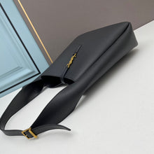 Load image into Gallery viewer, YSK202 le 5 à 7 soft small hobo bag in smooth leather / 10.2x10.2x3.1inch
