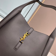 Load image into Gallery viewer, YSK202 le 5 à 7 soft small hobo bag in smooth leather / 10.2x10.2x3.1inch