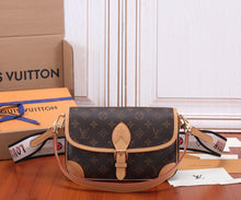 Load image into Gallery viewer, LB643 DIANE / HIGHEST QUALITY VERSION / 9.5x7.5x3.5inch