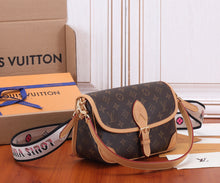 Load image into Gallery viewer, LB643 DIANE / HIGHEST QUALITY VERSION / 9.5x7.5x3.5inch