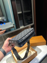 Load image into Gallery viewer, MBG043 Studio Messenger / 9.3 x 5.5 x 2 inches