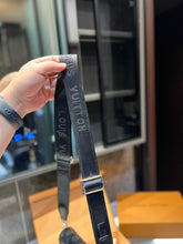 Load image into Gallery viewer, MBG043 Studio Messenger / 9.3 x 5.5 x 2 inches