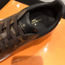 Load image into Gallery viewer, MSE054 Time Out Sneakers