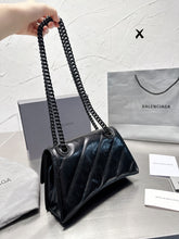 Load image into Gallery viewer, BCG038 Women's Crush Small Chain Bag Quilted / L9,8 x H5,9 x W3,1 inch