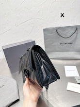 Load image into Gallery viewer, BCG038 Women's Crush Small Chain Bag Quilted / L9,8 x H5,9 x W3,1 inch