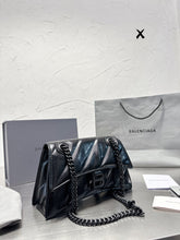 Load image into Gallery viewer, BCG038 Women's Crush Small Chain Bag Quilted / L9,8 x H5,9 x W3,1 inch