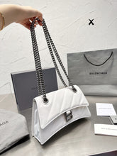 Load image into Gallery viewer, BCG038 Women's Crush Small Chain Bag Quilted / L9,8 x H5,9 x W3,1 inch