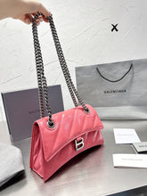 Load image into Gallery viewer, BCG038 Women's Crush Small Chain Bag Quilted / L9,8 x H5,9 x W3,1 inch