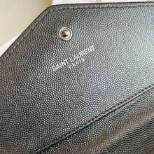 Load image into Gallery viewer, YSK178 Wallet in Grain De Poudre Embossed Leather
