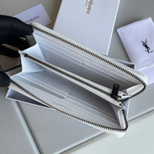 Load image into Gallery viewer, YSK180 Wallet in Grain De Poudre Embossed Leather