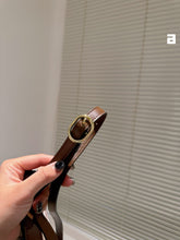 Load image into Gallery viewer, GC497 Gucci Blondie top-handle Bag / 9"W x 6"H x 4.3"D