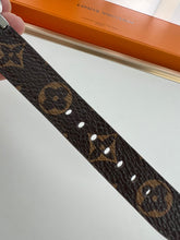 Load image into Gallery viewer, WC106 LB Tambour Monogram Watch / 33mm