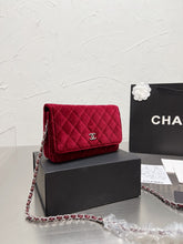 Load image into Gallery viewer, CC627 Classic Wallet on Chain / 4.8 × 7.5 × 1.4 in