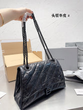 Load image into Gallery viewer, BCG040 Women's Crush Medium Chain Bag Quilted / L12,2 x H7,8 x W2,7 inch