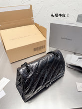 Load image into Gallery viewer, BCG040 Women's Crush Medium Chain Bag Quilted / L12,2 x H7,8 x W2,7 inch