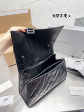 Load image into Gallery viewer, BCG040 Women's Crush Medium Chain Bag Quilted / L12,2 x H7,8 x W2,7 inch