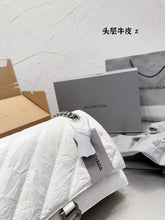 Load image into Gallery viewer, BCG040 Women's Crush Medium Chain Bag Quilted / L12,2 x H7,8 x W2,7 inch