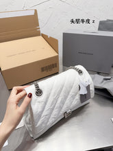 Load image into Gallery viewer, BCG040 Women's Crush Medium Chain Bag Quilted / L12,2 x H7,8 x W2,7 inch