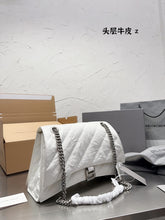 Load image into Gallery viewer, BCG040 Women's Crush Medium Chain Bag Quilted / L12,2 x H7,8 x W2,7 inch