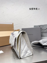 Load image into Gallery viewer, BCG040 Women's Crush Medium Chain Bag Quilted / L12,2 x H7,8 x W2,7 inch