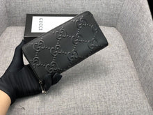 Load image into Gallery viewer, GC461 GG Embossed Zip Qround Wallet / 7.5"W x 4.1"H x 1"D