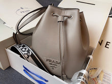 Load image into Gallery viewer, PD176 Leather bucket bag / 7.9x9.8x5.5inch