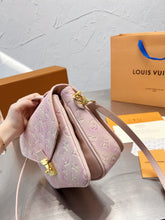 Load image into Gallery viewer, LB694 2022 Pochette Metis Handbag / 9.8 x 7.5 x 2.8 inches