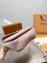 Load image into Gallery viewer, LB694 2022 Pochette Metis Handbag / 9.8 x 7.5 x 2.8 inches