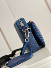 Load image into Gallery viewer, MBG032 Duo Messenger / HIGHEST QUALITY VERSION / 10.2 x 7.3 x 2 inches