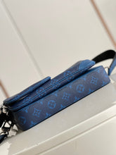 Load image into Gallery viewer, MBG032 Duo Messenger / HIGHEST QUALITY VERSION / 10.2 x 7.3 x 2 inches