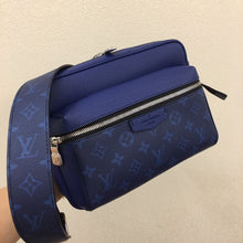 Load image into Gallery viewer, MBG031 Outdoor Messenger / HIGHEST QUALITY VERSION / 10.2 x 7.9 x 4.1 inches