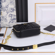 Load image into Gallery viewer, DR244 Caro Box Bag with Chain / 7 x 5 x 2 inches