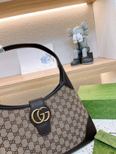 Load image into Gallery viewer, GC445 Aphrodite large shoulder bag / 18.5"W x 17"H x 1.1"D