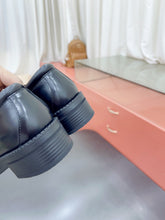 Load image into Gallery viewer, SE972 Women's loafer with Interlocking GG / Size5-9