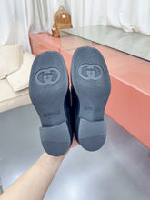 Load image into Gallery viewer, SE972 Women's loafer with Interlocking GG / Size5-9