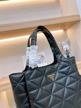 Load image into Gallery viewer, PD186 Medium, Topstitched nappa-leather Tote Bag / 10.6x5.1x12.2inch