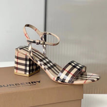 Load image into Gallery viewer, SE873 BUR Vintage Check Patent Leather Sandals / Size5-8