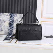 Load image into Gallery viewer, DR247 30 Montaigne Chain Bag with Handle / 10 x 6 x 3 inches