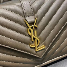 Load image into Gallery viewer, YSK206 college medium chain bag in quilted leather / 9.4 x 6.7 x 2.6 inches