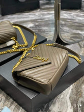 Load image into Gallery viewer, YSK206 college medium chain bag in quilted leather / 9.4 x 6.7 x 2.6 inches