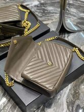 Load image into Gallery viewer, YSK206 college medium chain bag in quilted leather / 9.4 x 6.7 x 2.6 inches