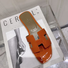 Load image into Gallery viewer, SE877 H Paint Leather Slippers / Size4-11